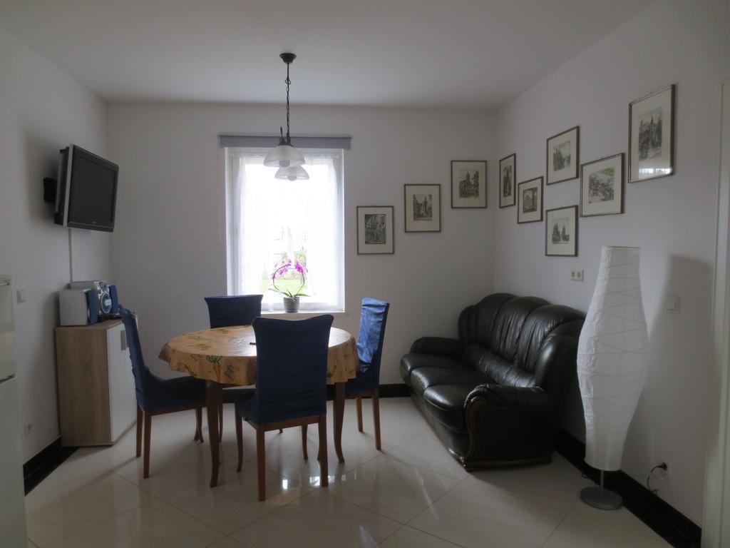 Ferienwohnung Creutzer In Leipzig Gottscheina, Ideal Auch Fuer Monteure, Kostenfreies, Schnelles Wlan Kostenfreies Parken, Geraeumiges Appartment Mit 4 Einzelbetten, Komplettausstattung Kueche, Bad Mit Badewanne Und Dusche Waschmaschine, Waeschetrock Eksteriør bilde